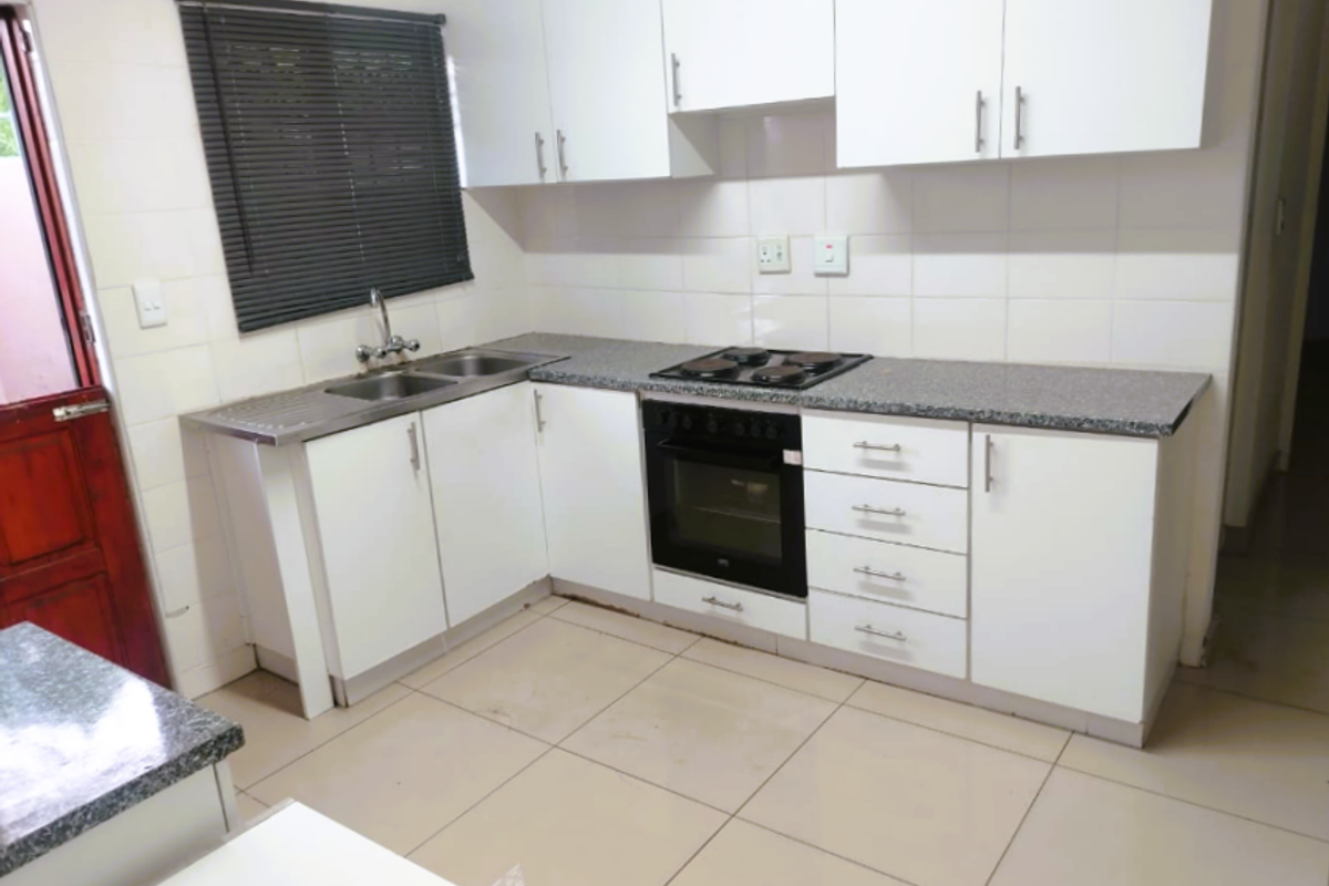 Home to let Unit 8 Phoenix - Photo 2