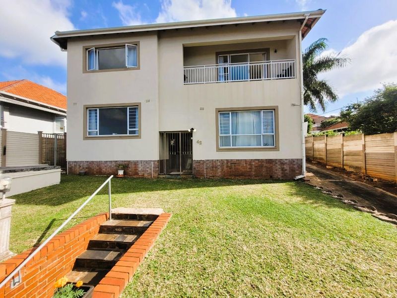 Double Volume Spacious Glenwood Home - Photo 2