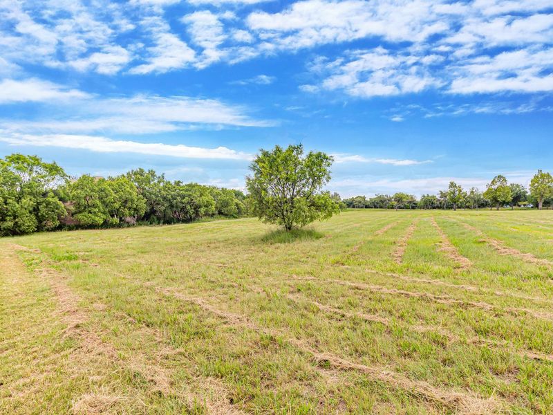EXCLUSIVE VACANT LAND FOR SALE - Photo 3