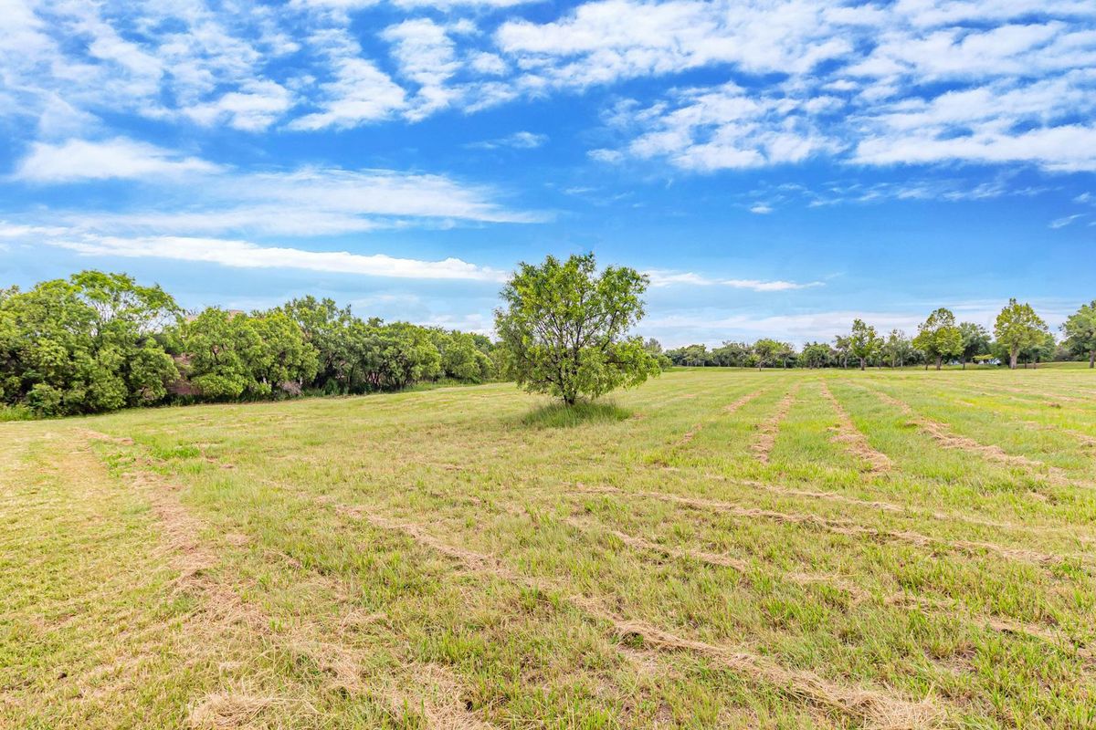 EXCLUSIVE VACANT LAND FOR SALE - Photo 3