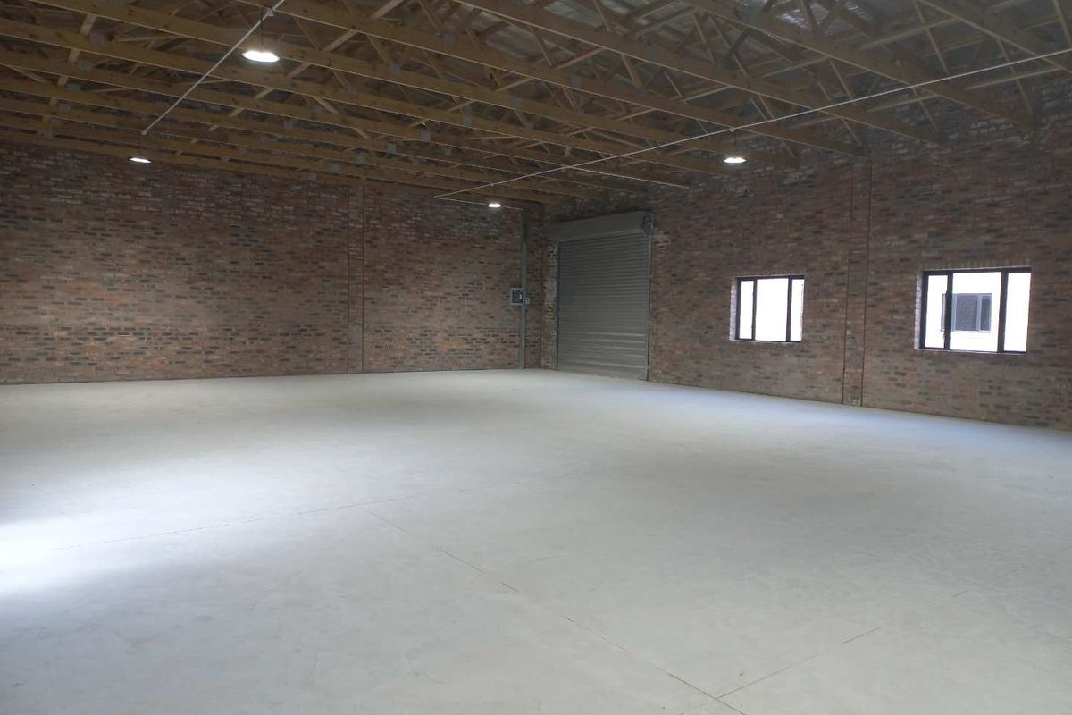 Single level warehouse space, Fairview. Available immediately! - Photo 2