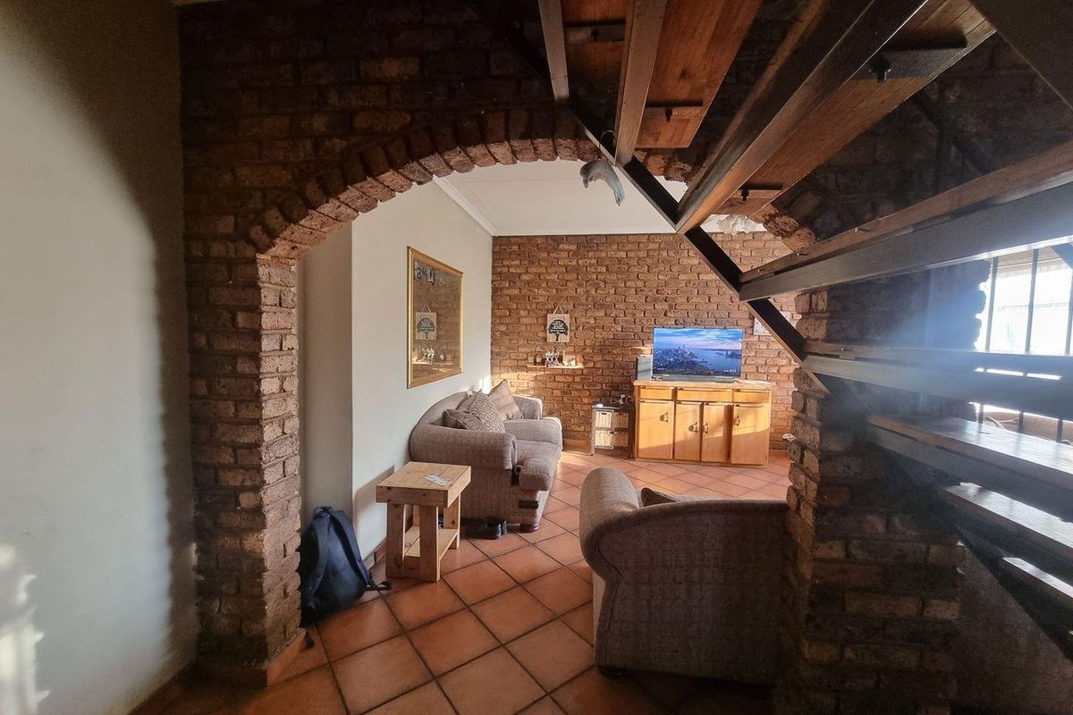 Three bedroom duplex in Middelburg Central - Photo 5