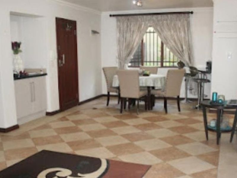 Unfurnished 2 Bed 2 Bath apartment - Photo 2