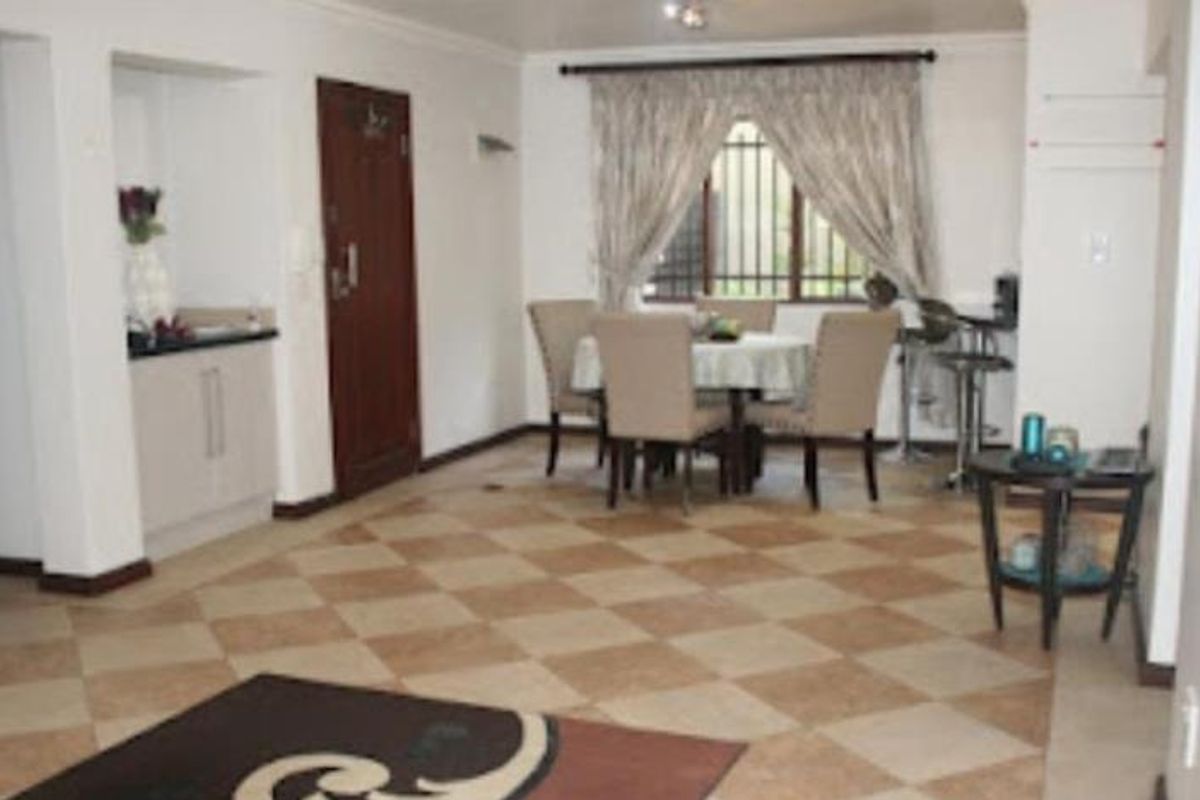 Unfurnished 2 Bed 2 Bath apartment - Photo 2