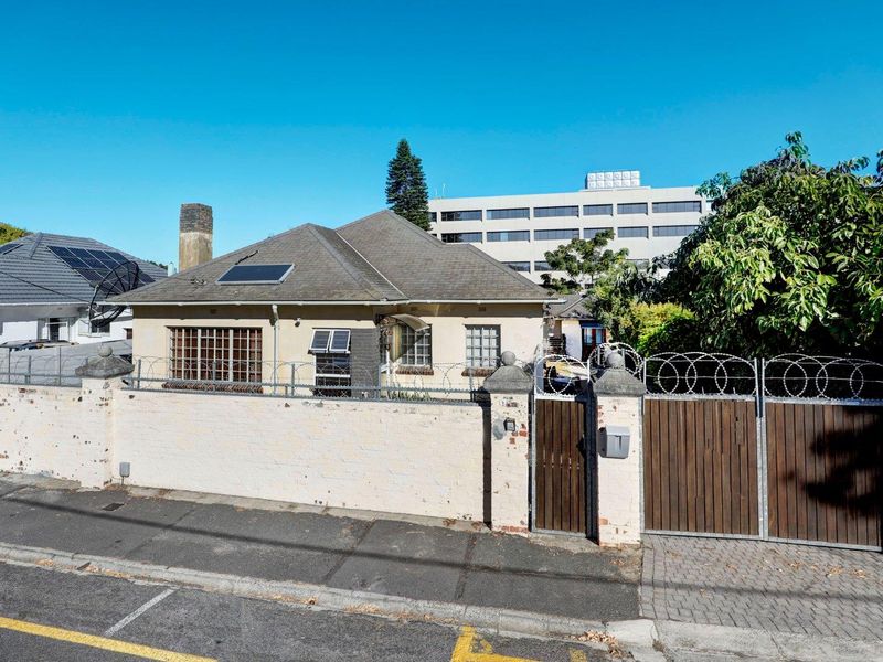 Family home in Vredelust - a few steps from Louis Leipoldt Medi-Clinic! - Photo 2