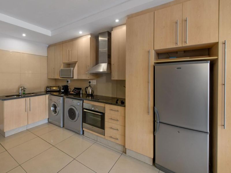 2 bed 2 bath with PRIVATE lift in Sandton CBD - Photo 4