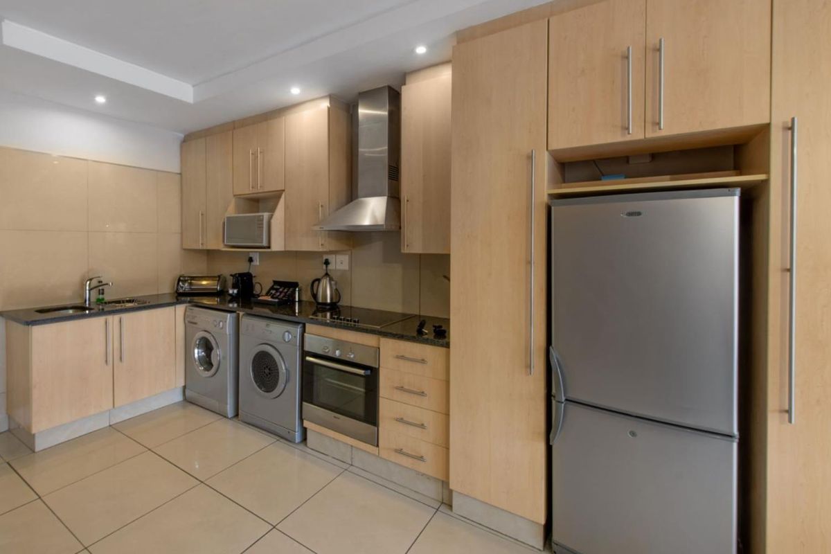2 bed 2 bath with PRIVATE lift in Sandton CBD - Photo 4