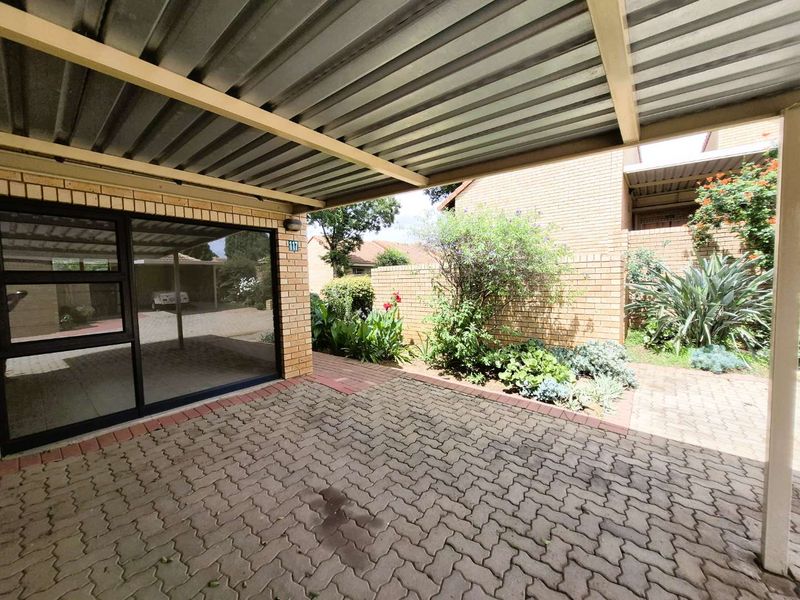 FOR SALE – Selrose Park Retirement Village - 1 Bedroom / 2 Living Retirement unit Equestria Pretoria - Photo 7