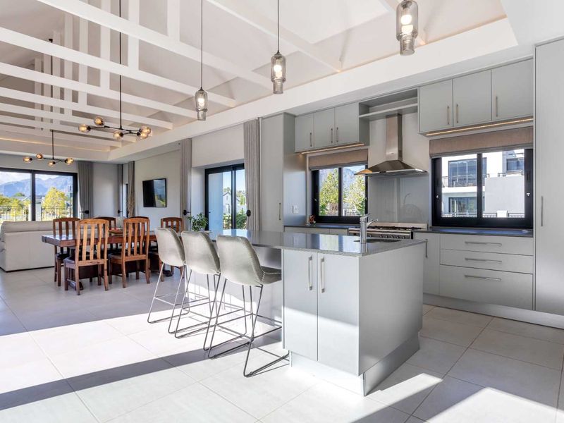 North-Facing Lakeside Living in a Beautiful Five-Bedroom Home on Val de Vie Estate - Photo 6