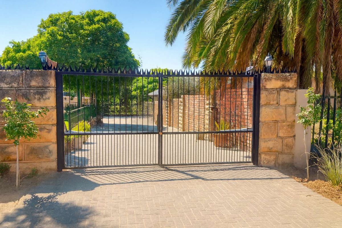 Elegant Sandstone Home with Flair and Family Appeal and a Flatlet - Photo 2