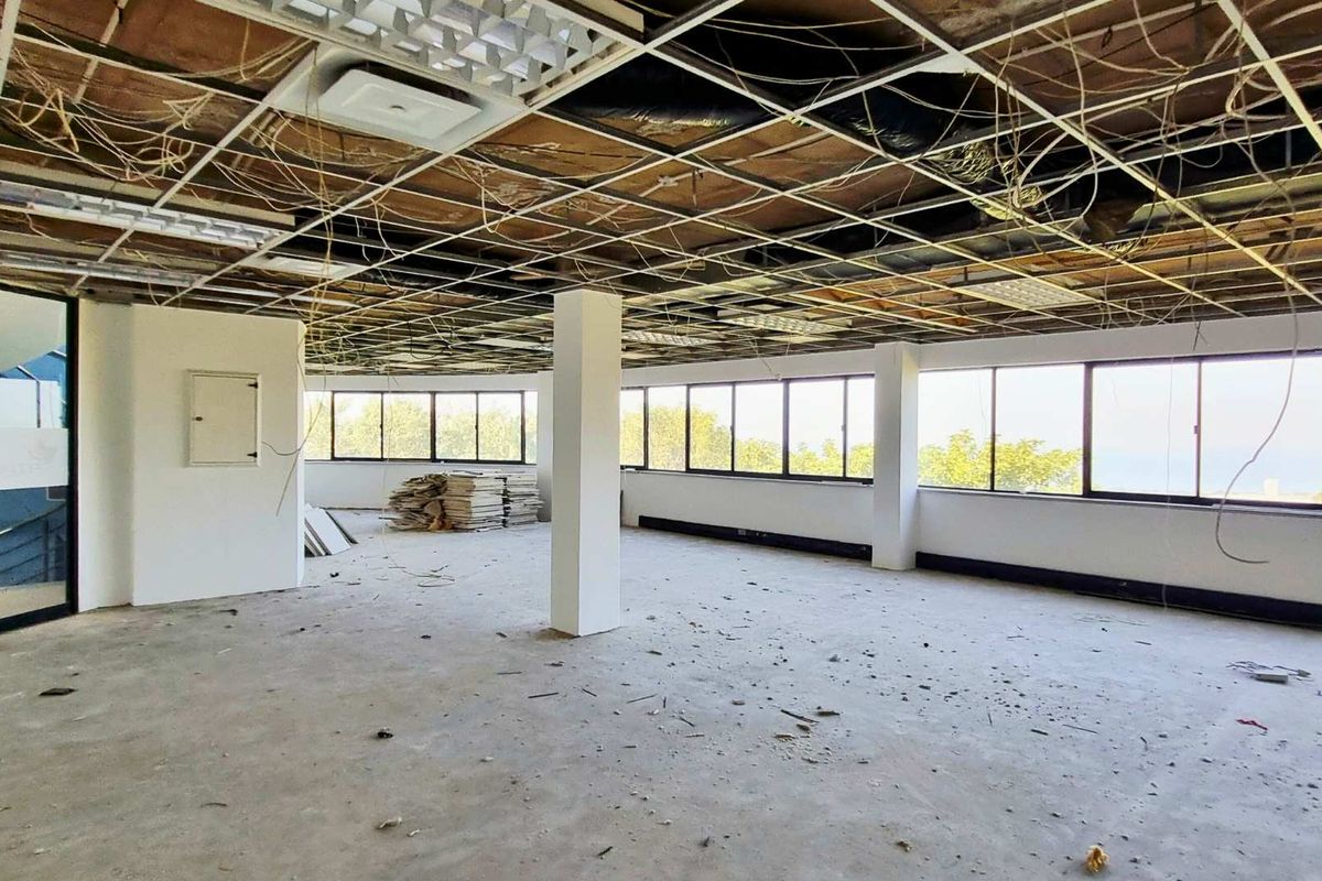 200m2 office to let in La Lucia Ridge office belt. Fitout-ready shell with sea views, generator, 10 basement bays. Occupation: Sept 2025. - Photo 4