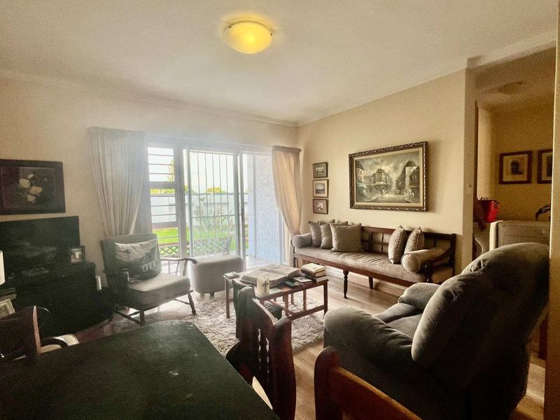 3 Bedroom Ground Floor Apartment with Spacious Garden in sought-after Casa Grande - Photo 9