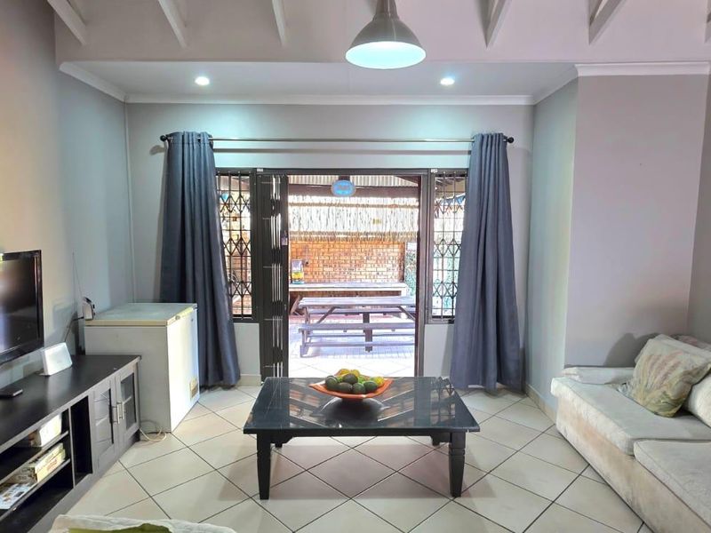 NEW LISTING IN BOSVELDRUS! FULL TITLE, POOL & LAPA! - Photo 7