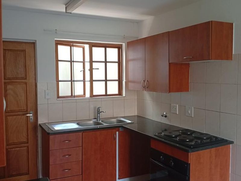 Ground floor unit with Double garage. - Photo 4