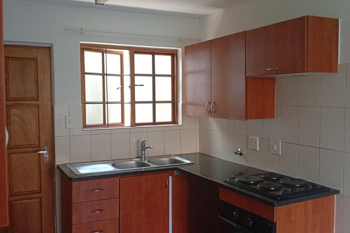 Ground floor unit with Double garage. - Photo 4