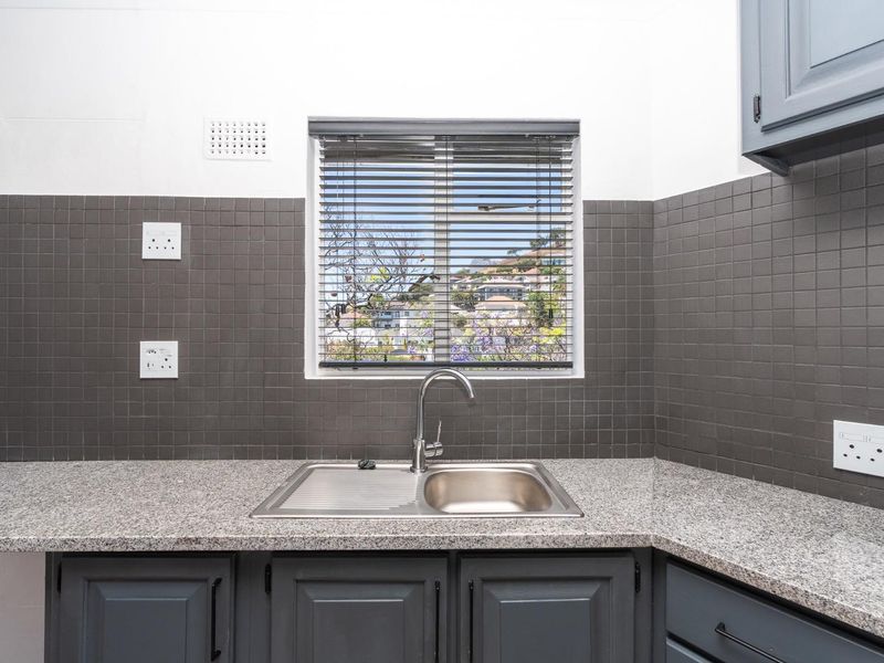 Views, Air BnB, pet friendly and two covered parkings - Photo 3