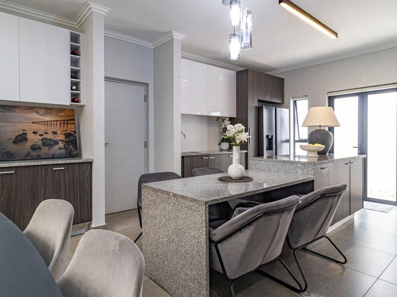 Four-bedroom furnished cluster in Bryanston - Photo 10