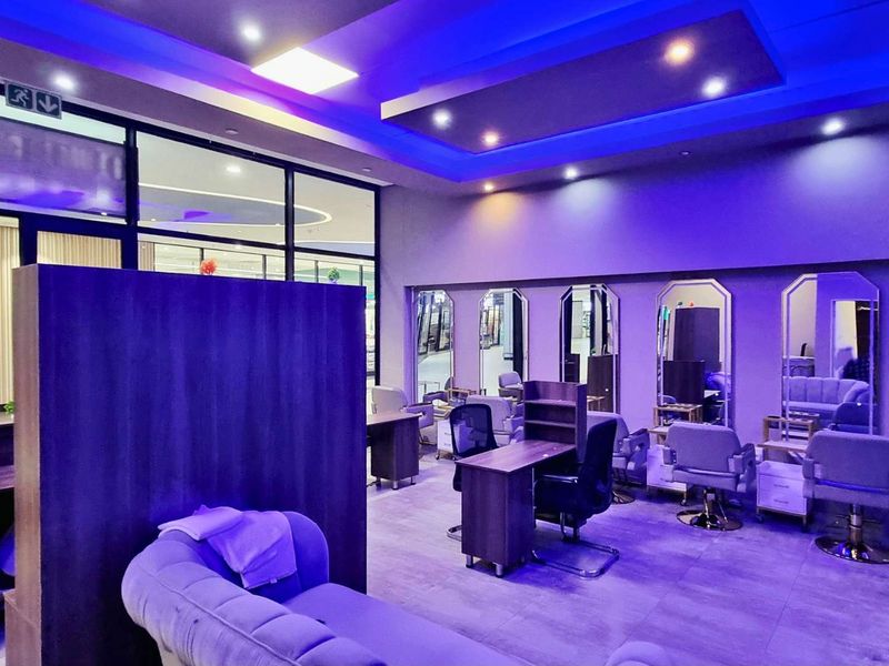 64m2 boutique retail unit in Oceans Mall, Umhlanga. Ground-floor shop with salon-style fitout, ideal for beauty, grooming, or wellness brands. - Photo 4