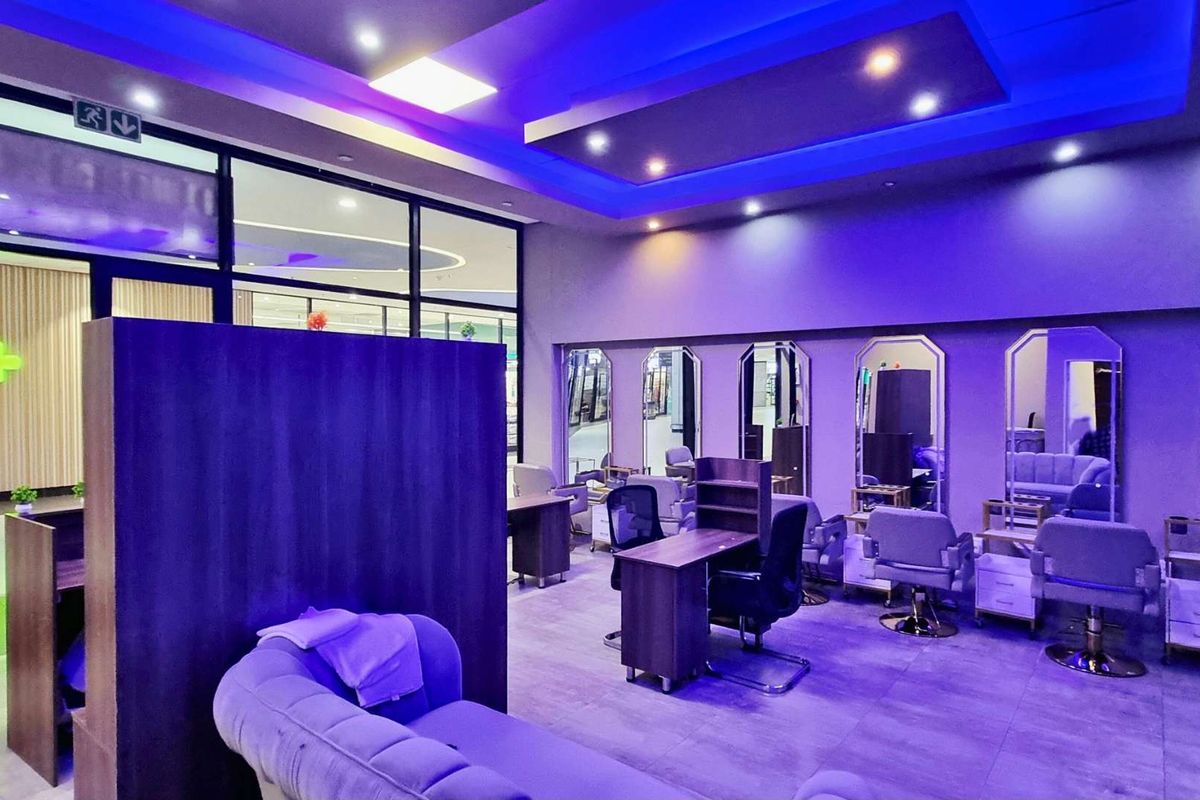 64m2 boutique retail unit in Oceans Mall, Umhlanga. Ground-floor shop with salon-style fitout, ideal for beauty, grooming, or wellness brands. - Photo 4