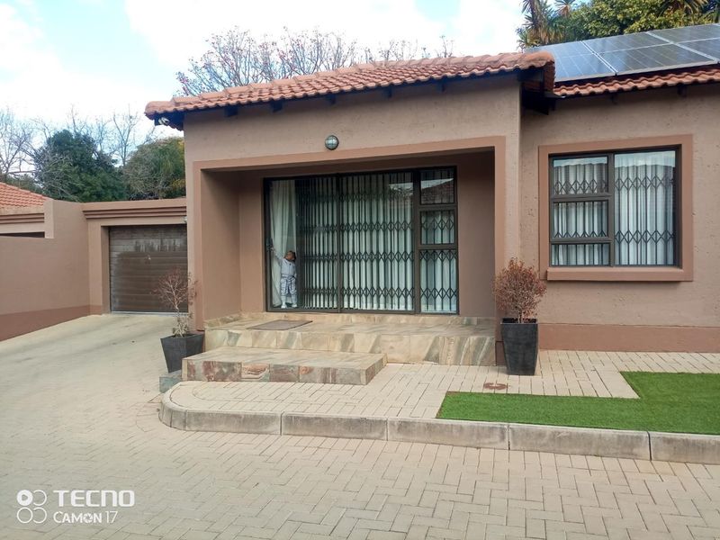 3 Bedroom Townhouse For Sale in Pretoria North - Photo 2