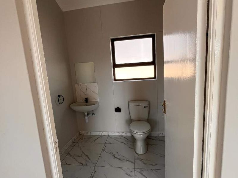 Salvia Court, Otjomuise Extension 10 - Photo 4