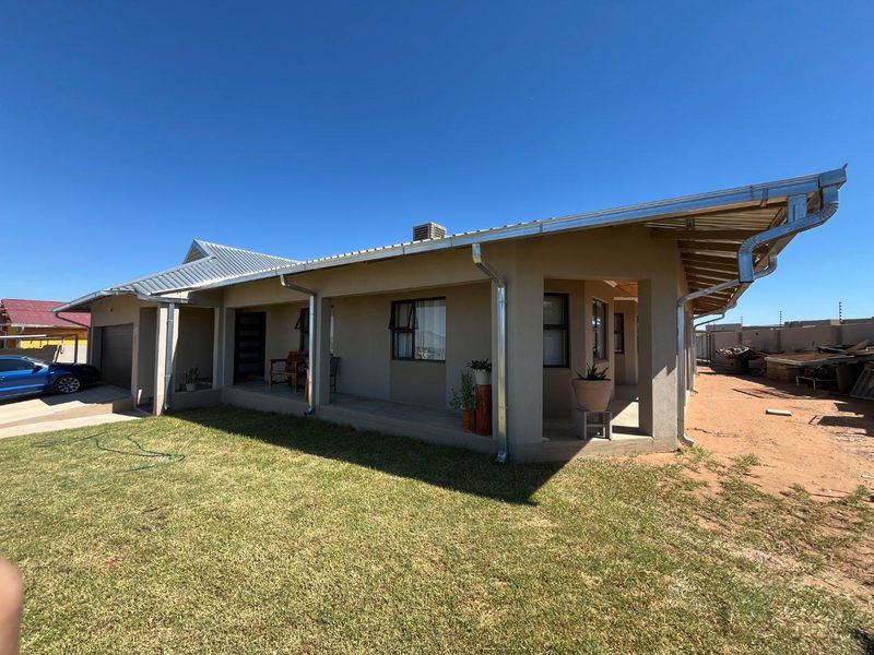 Spacious 5 Bedroom Home with Flat & 270° Wrap-Around Stoep for Sale in Veddersdal – N$1.9 Million - Photo 7