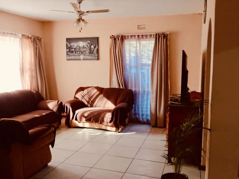 3 bedroom apartment for sale in Vryheid - Photo 4