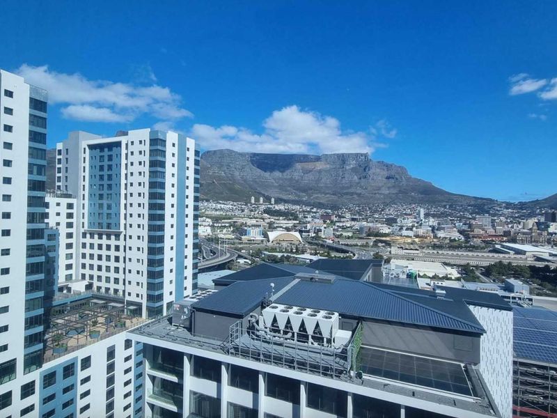 Full-floor 1660m2 office to let on 15th floor of the Halyard - Photo 3