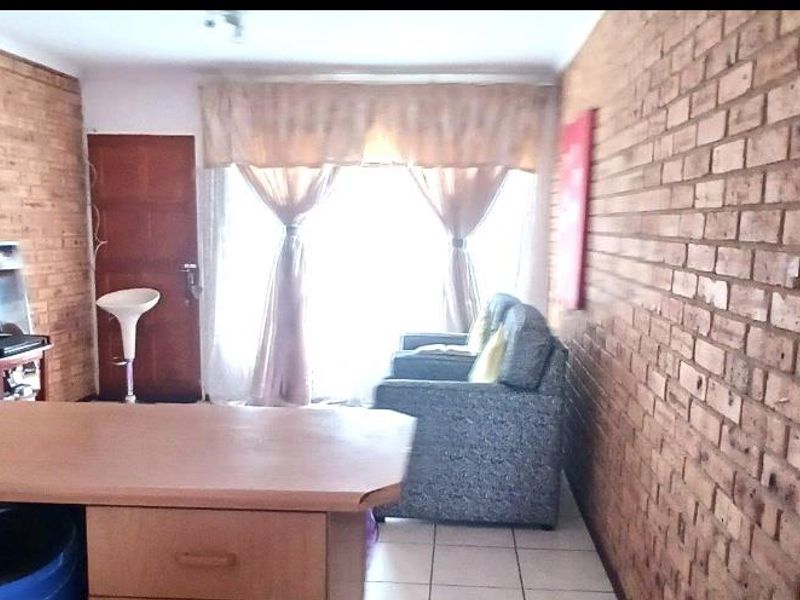 SECURED TOWNHOUSE - Photo 6