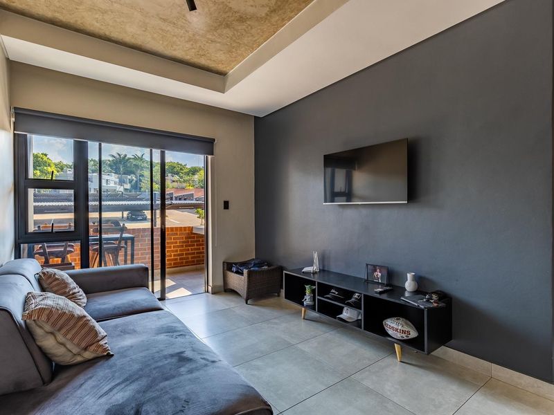 Modern 1-Bedroom Apartment in the Heart of Waterkloof - Photo 5