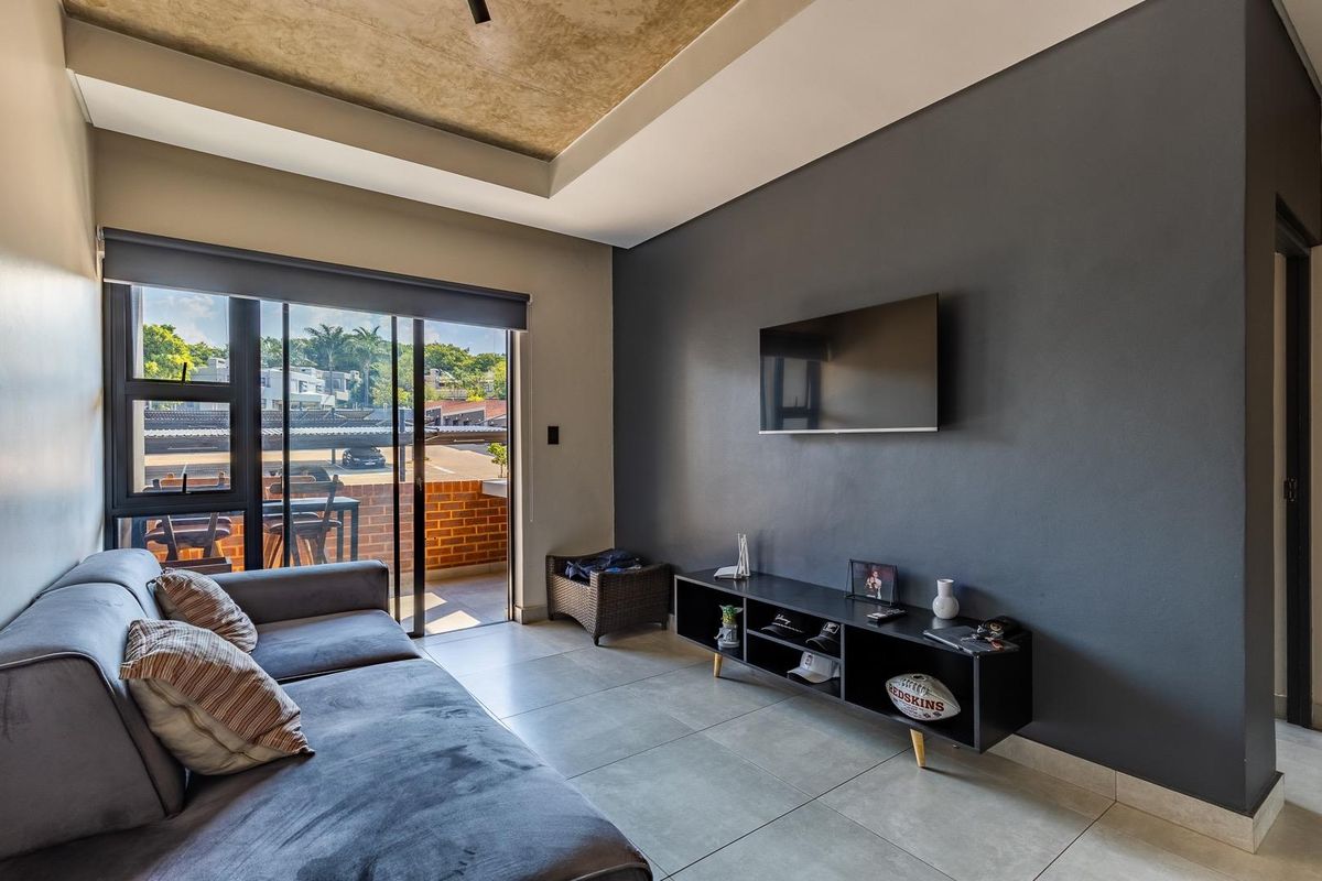 Modern 1-Bedroom Apartment in the Heart of Waterkloof - Photo 5