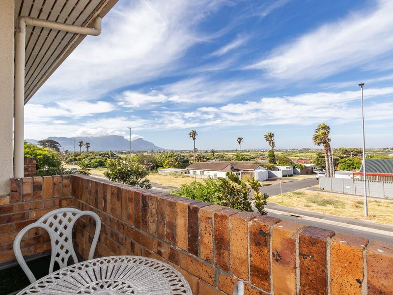 COMFORT, CHARM AND CAPTIVATING VIEWS - Photo 8