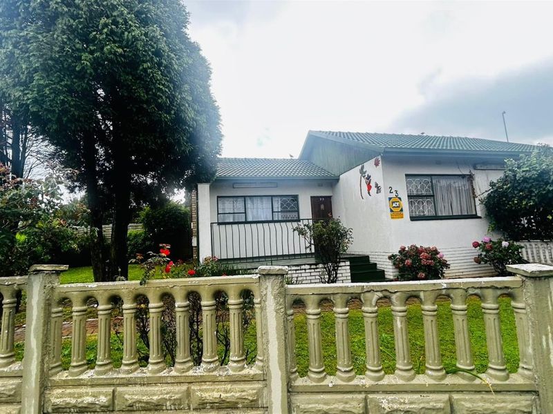House For Sale in Elsburg, Germiston - Photo 2