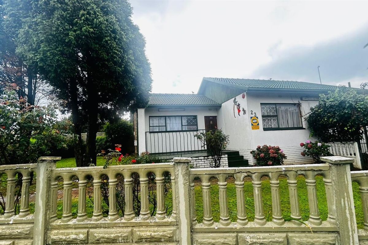 House For Sale in Elsburg, Germiston - Photo 2