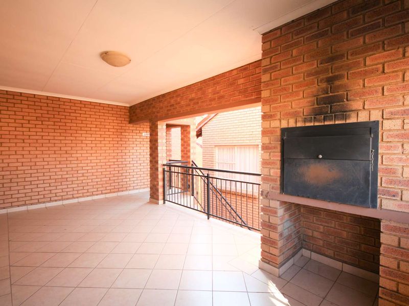 Welcome to Hazeldean - A loadshedding free area! - Photo 4