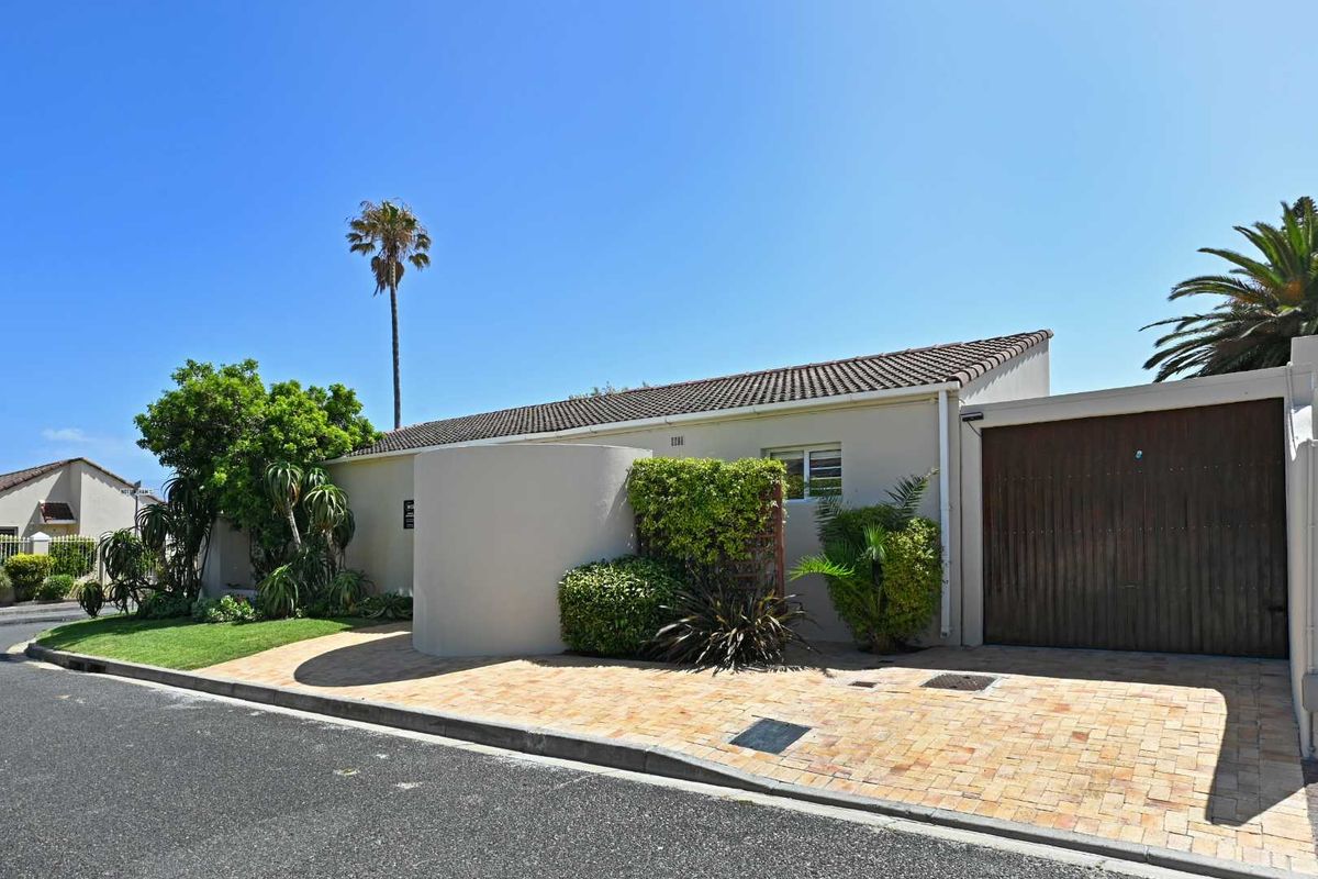 Stylish Lakeside Retreat – Beautifully Renovated, Pet-Friendly & Move-In Ready - Photo 2