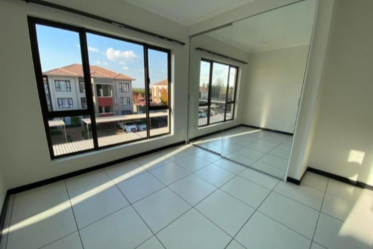 Modern 1 Bed Apartment in Fourways – Available 1 August - Photo 4