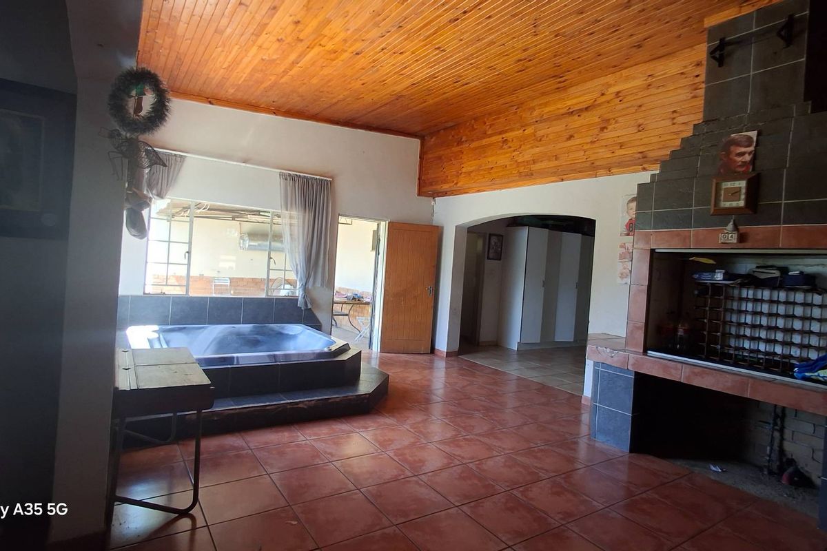 Discover Farm Life: 8.5-Hectare Gem in Vastfontein Awaits! - Photo 2