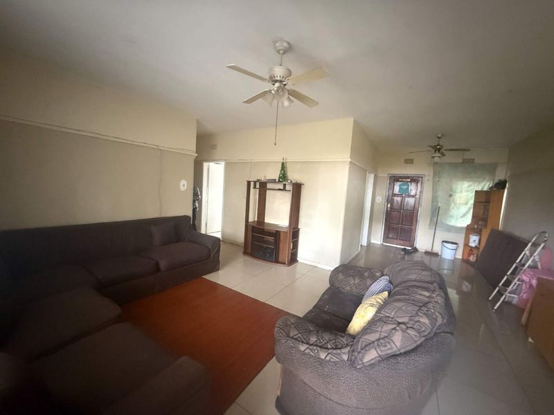 Ground Floor Comfort with Space and Security - Photo 2