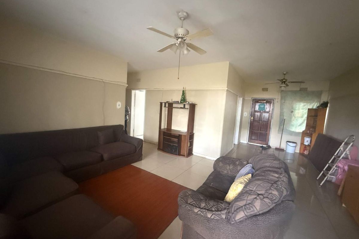 Ground Floor Comfort with Space and Security - Photo 2