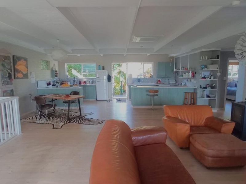 Seaside 3 Bedroom 3 Bathroom - Photo 2