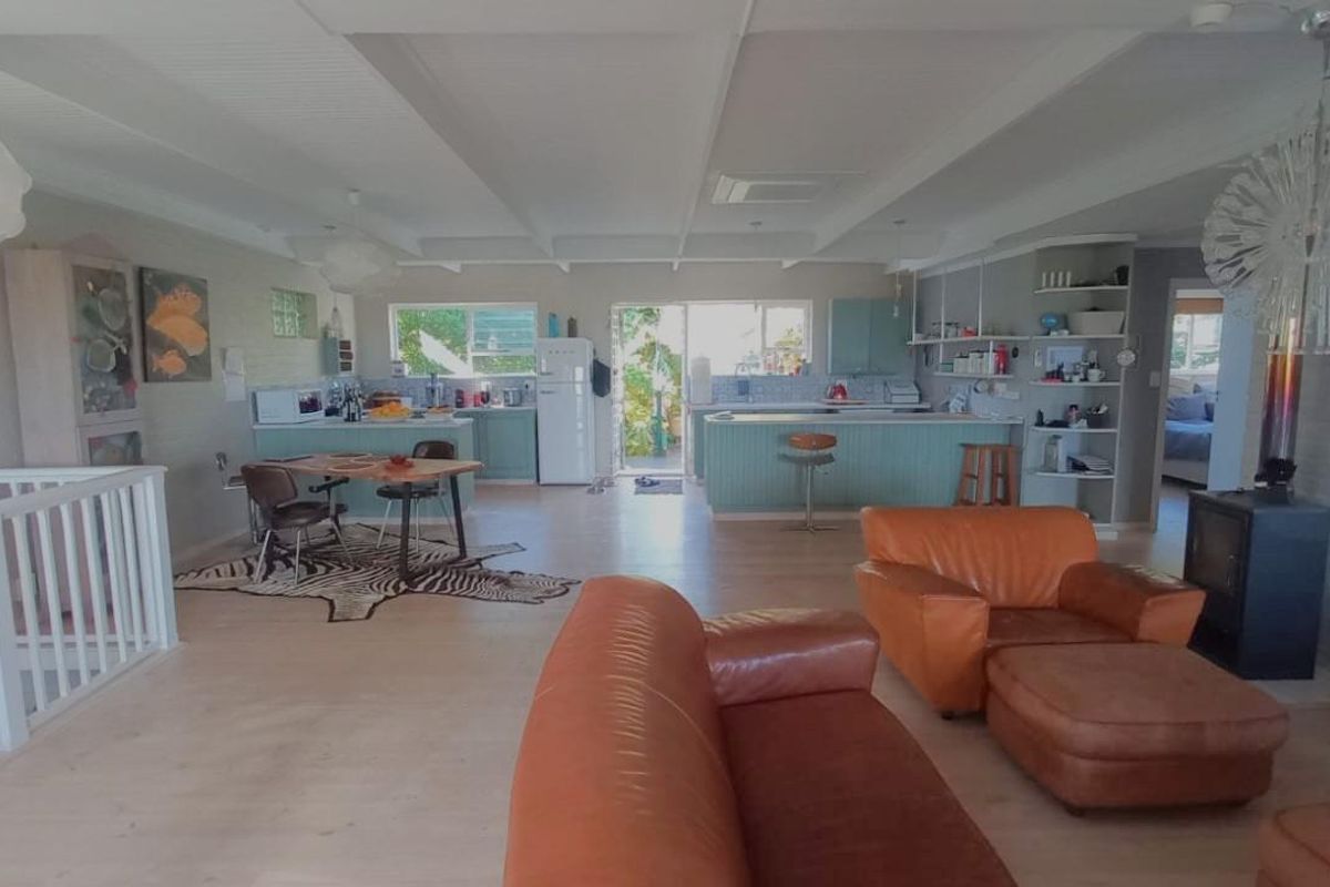 Seaside 3 Bedroom 3 Bathroom - Photo 2