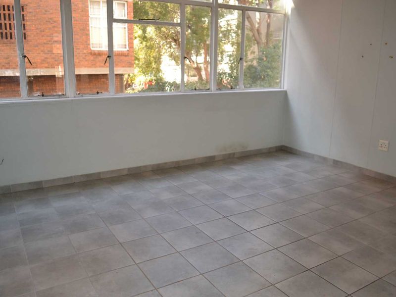 ***BARGAIN - BACHELORS FLAT ARCADIA - Start young to own Property!*** - Photo 6