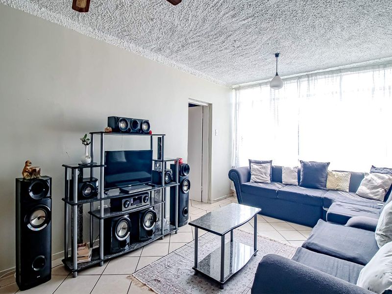 Second Floor Apartment in a Great location. - Photo 5