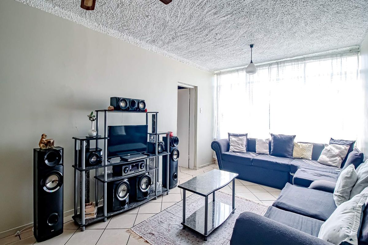 Second Floor Apartment in a Great location. - Photo 5