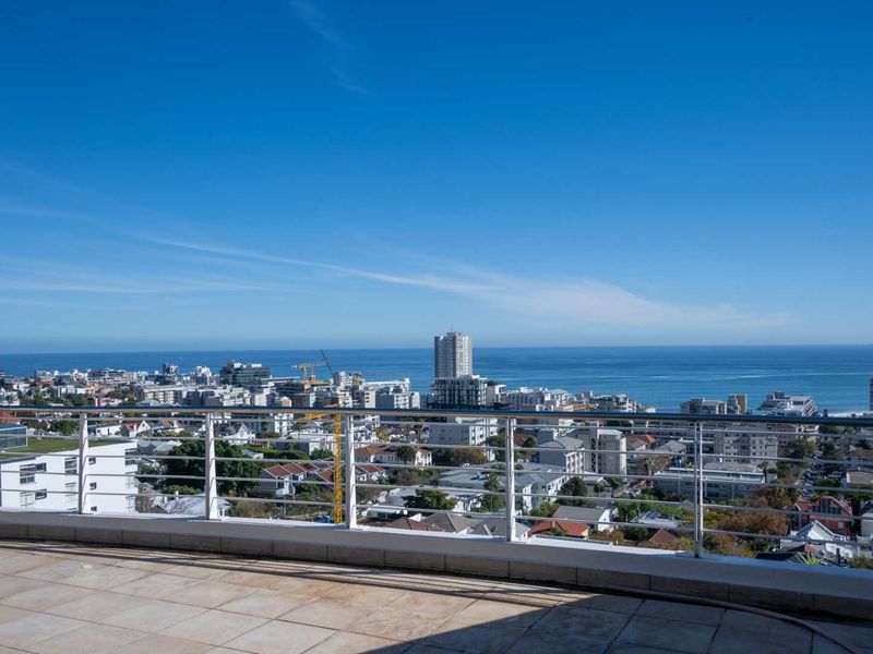 Most Sought After! 2 Bedrooms Sea Point. - Photo 2