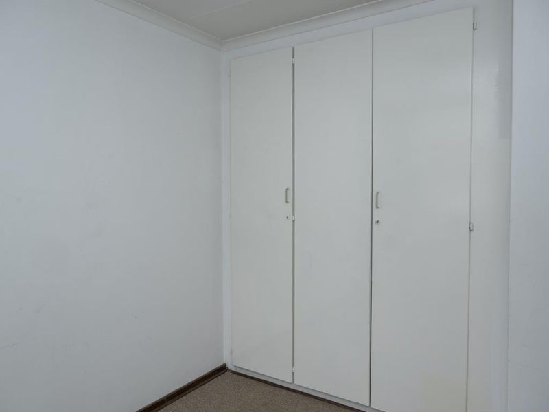 Double-Storey Unit with Spacious Living Areas - Photo 9