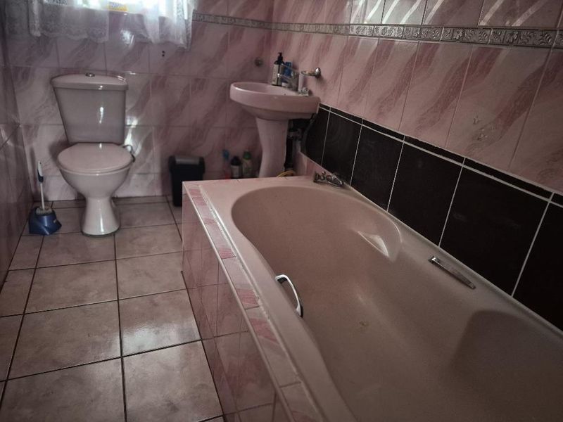 Pet friendly three-bedroom apartment in Berton park - Photo 7