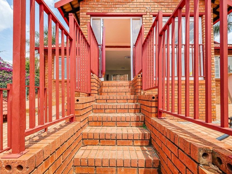 Beautiful 3-Bedroom Apartment with Modern Finishes and Stunning Views - Photo 3