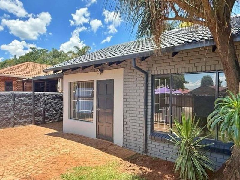 3 bedrooms house for sale in Doornpoort ext 29,Pretoria North - Photo 6